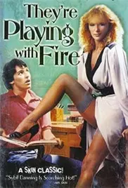 《他们是在玩火》：一场人性与欲望的致命游戏，谁能全身而退？